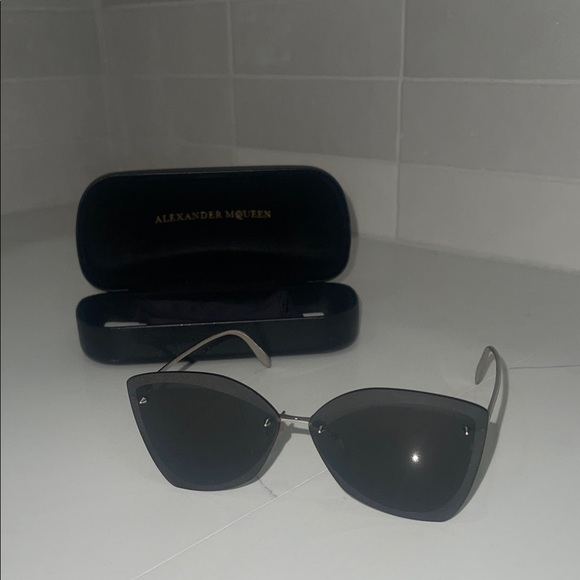 Alexander McQueen Dark Gray Sunglasses - Picture 3 of 8